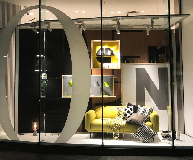 フランフラン　ウィンドウディスプレイ　「リニューアルオープン」